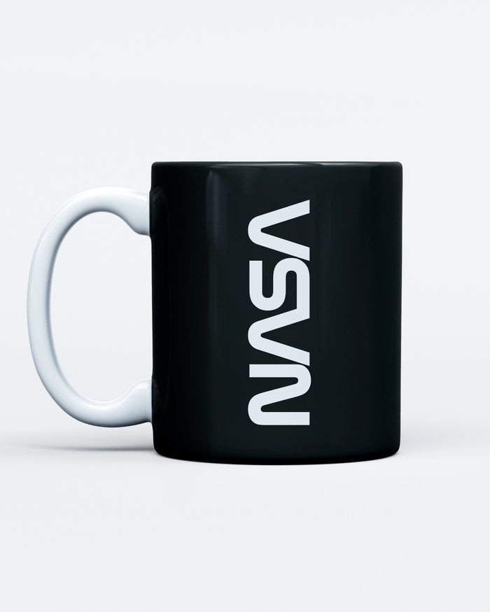 Caneca De Cerâmica Preta – Saturno NASA Worm