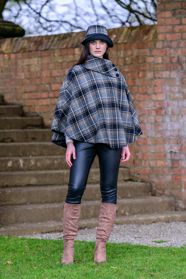 clodagh_poncho_21_eaffdc3d-7c7f-4050-97ef-df608eaeee08.jpg
