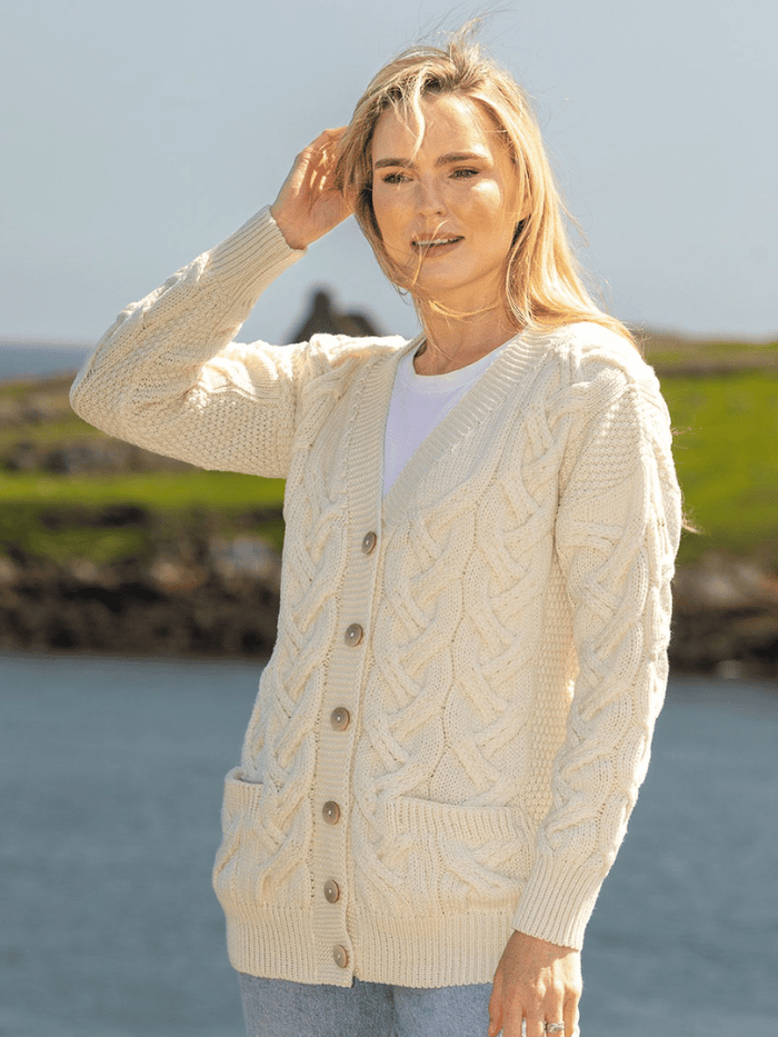 super_soft_cashmere_cardigan_white_28fa376c-1d4a-4911-9b46-aa9b6f1d4e5d.png