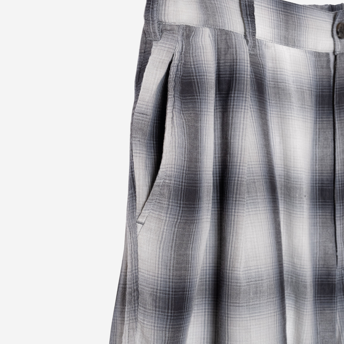 TWO-PLEAT SHORTS - GREY/BONE
