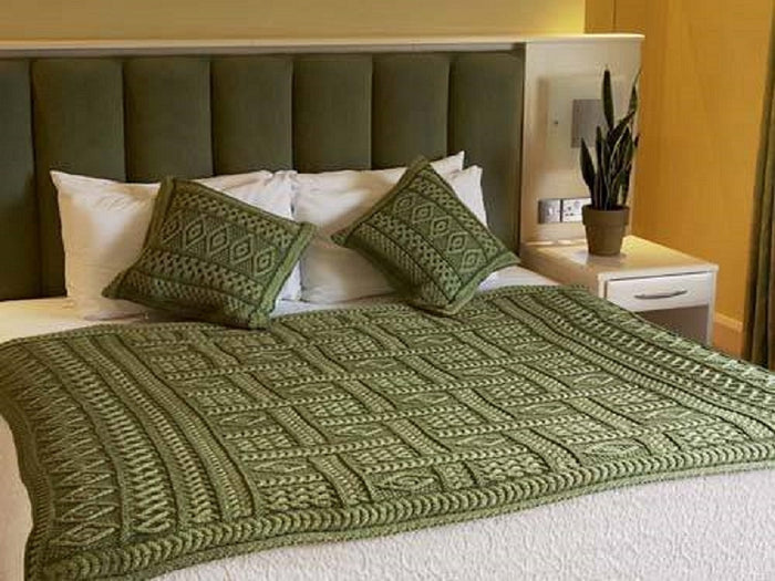 green_aran_plaited_throw_dd177465-79fd-41ca-962e-685e87492793.jpg