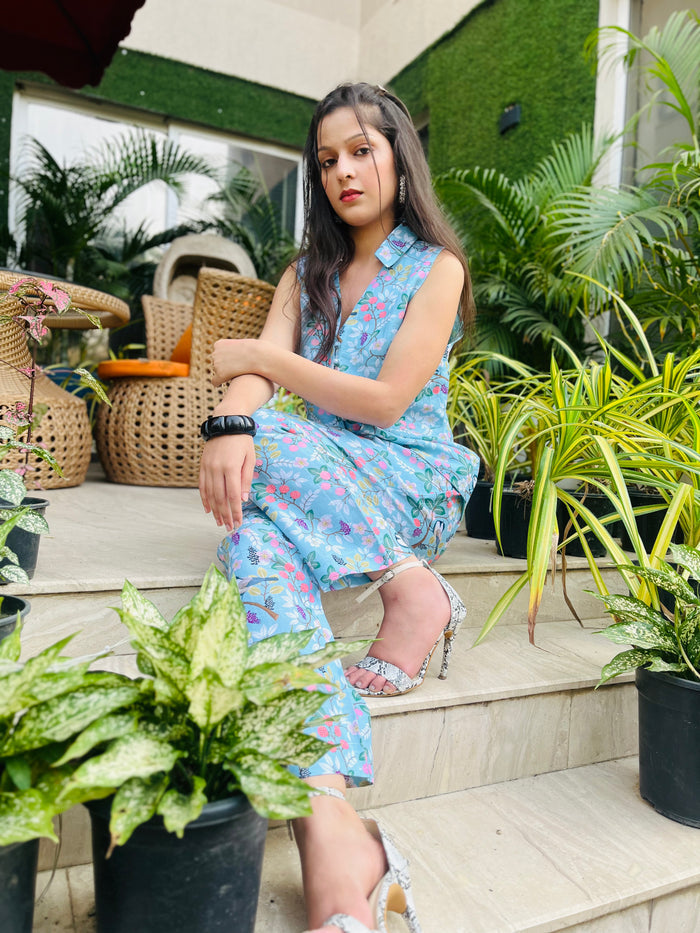 Women’s blue floral Chiki jacket CB set with sleeveless jacket and matching pants